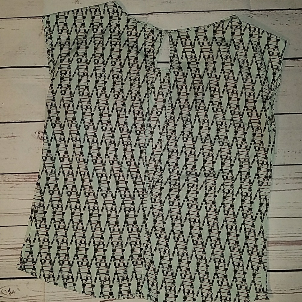 Patterned openback top - Picture 3 of 8